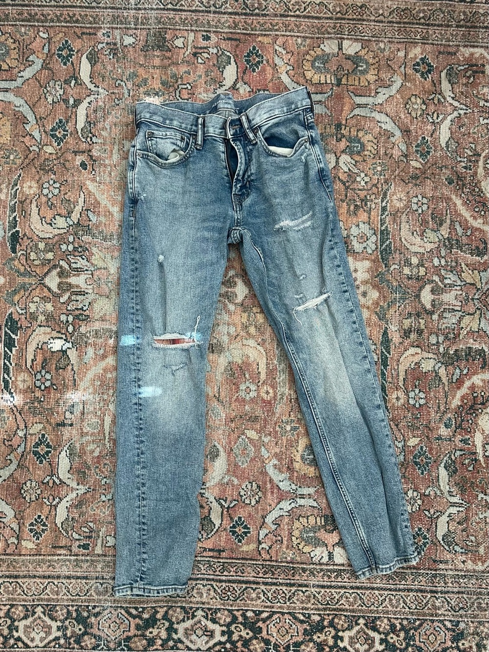 Old Navy Men’s Slim Jeans in Light Denim Blue
